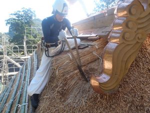 玉若酢命神社　棟飾り木工事