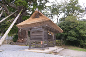 玉若酢命神社茅葺き屋根の葺き替え